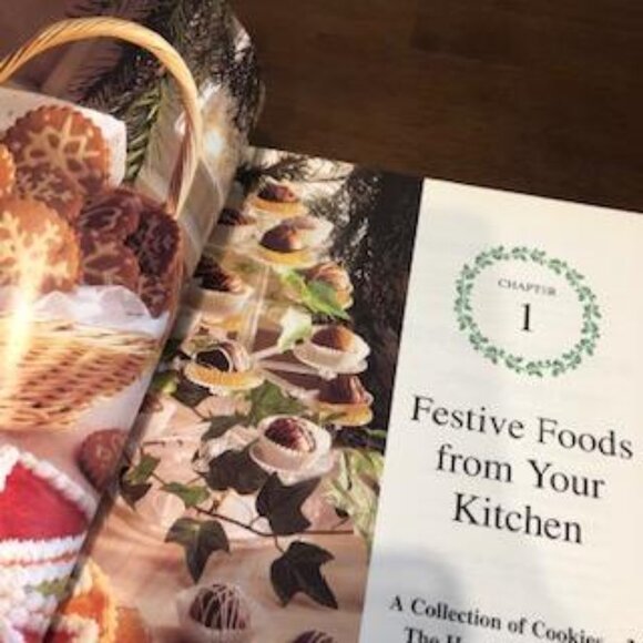 Betty Crocker’s New Christmas Cookbook Hardcover Book Pre-Owned. - Picture 15 of 16